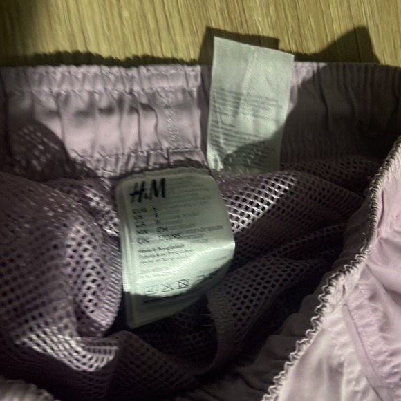 Pink athletic workout shorts - Picture 4 of 5